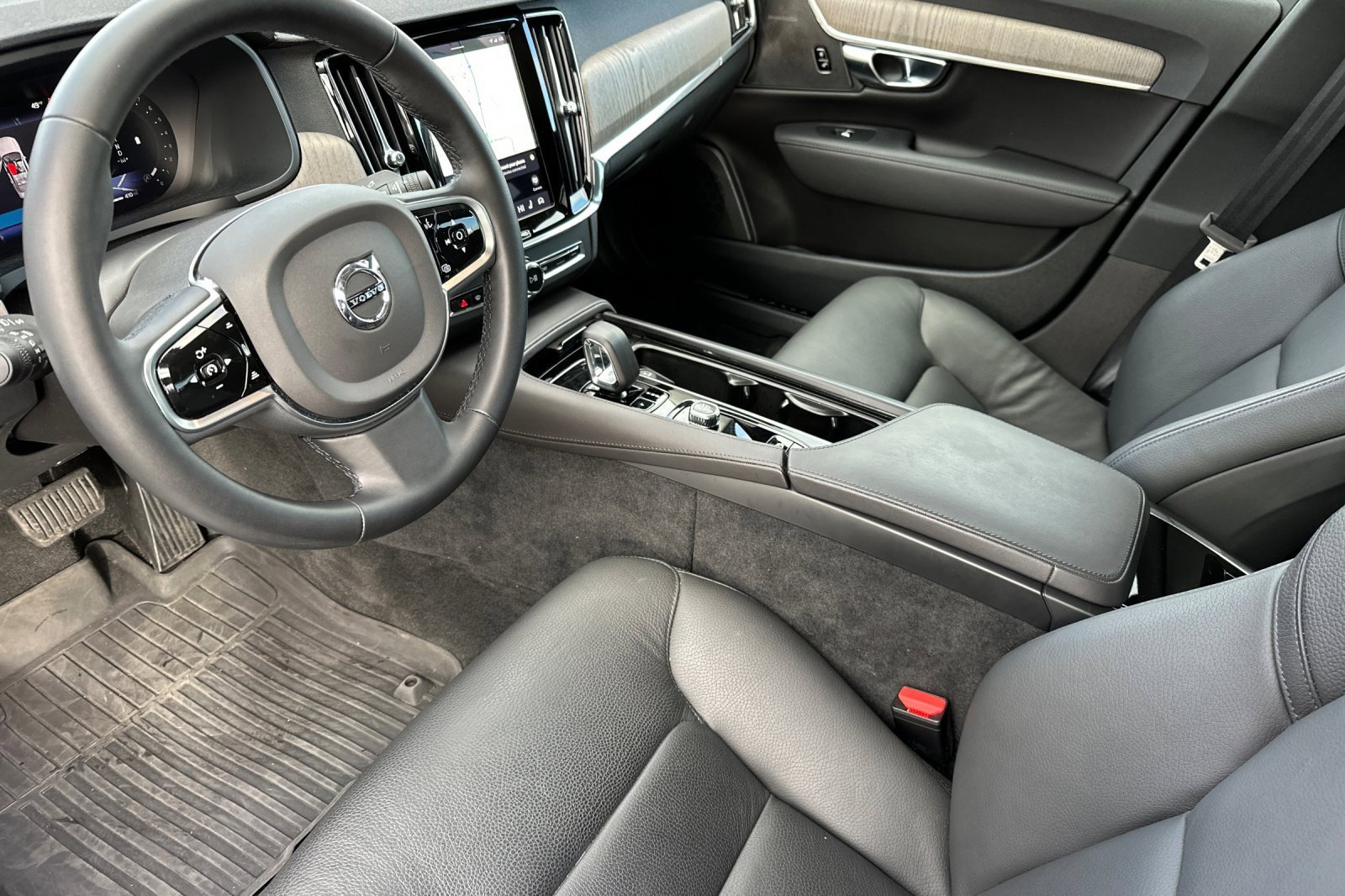 Used 2025 Volvo S90 B6 Plus w/ Protection Package Premier image 9