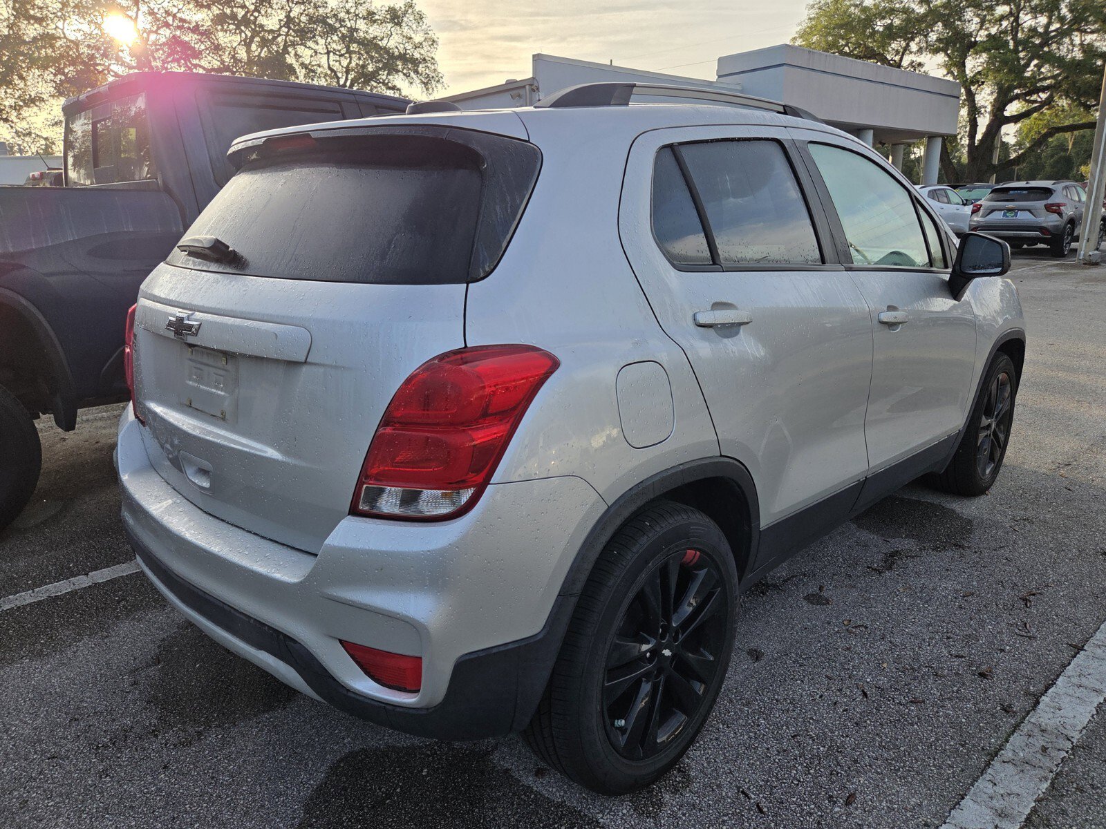 Used 2020 Chevrolet Trax LT w/ Sun & Sound Package FWD image 3