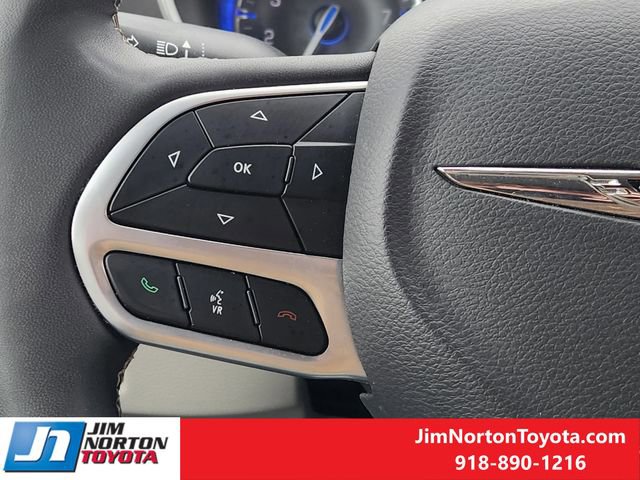 Used 2024 Chrysler Pacifica Touring-L image 29