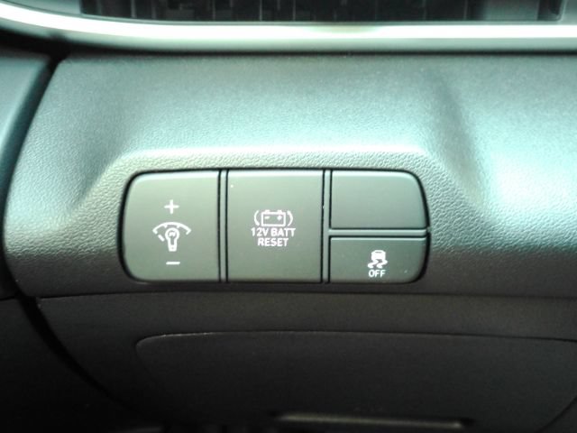 Used 2026 Hyundai Elantra Hybrid FWD image 30
