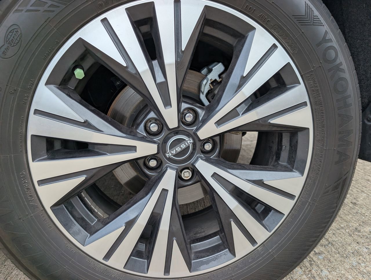 Used 2023 Nissan Rogue SV image 8