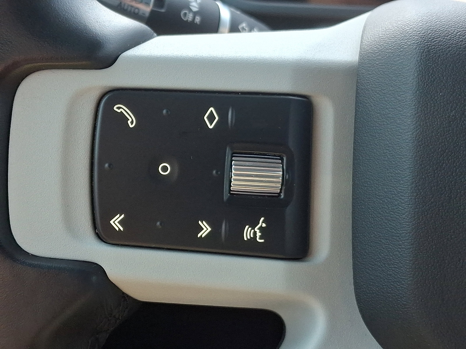 Used 2021 Land Rover Defender 110 X-Dynamic SE AWD/4WD image 21