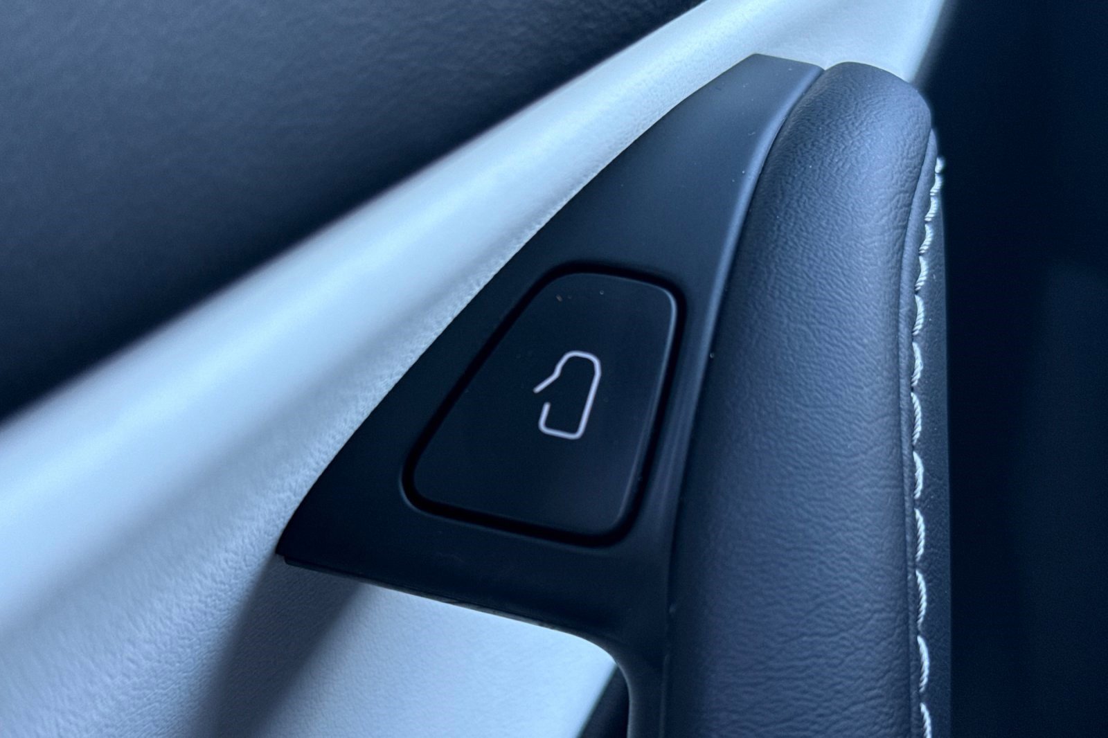 Used 2022 Tesla Model Y Performance image 32