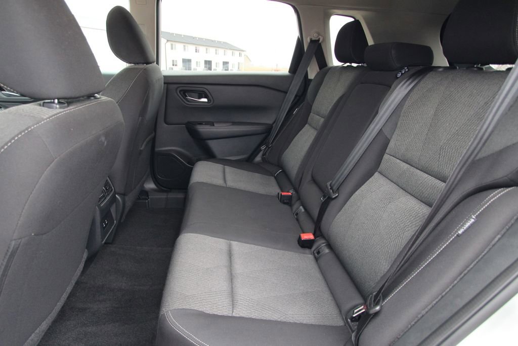 Used 2024 Nissan Rogue SV image 7