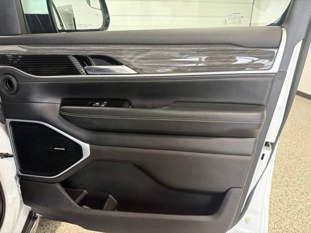Used 2022 Jeep Wagoneer Series III AWD/4WD image 21