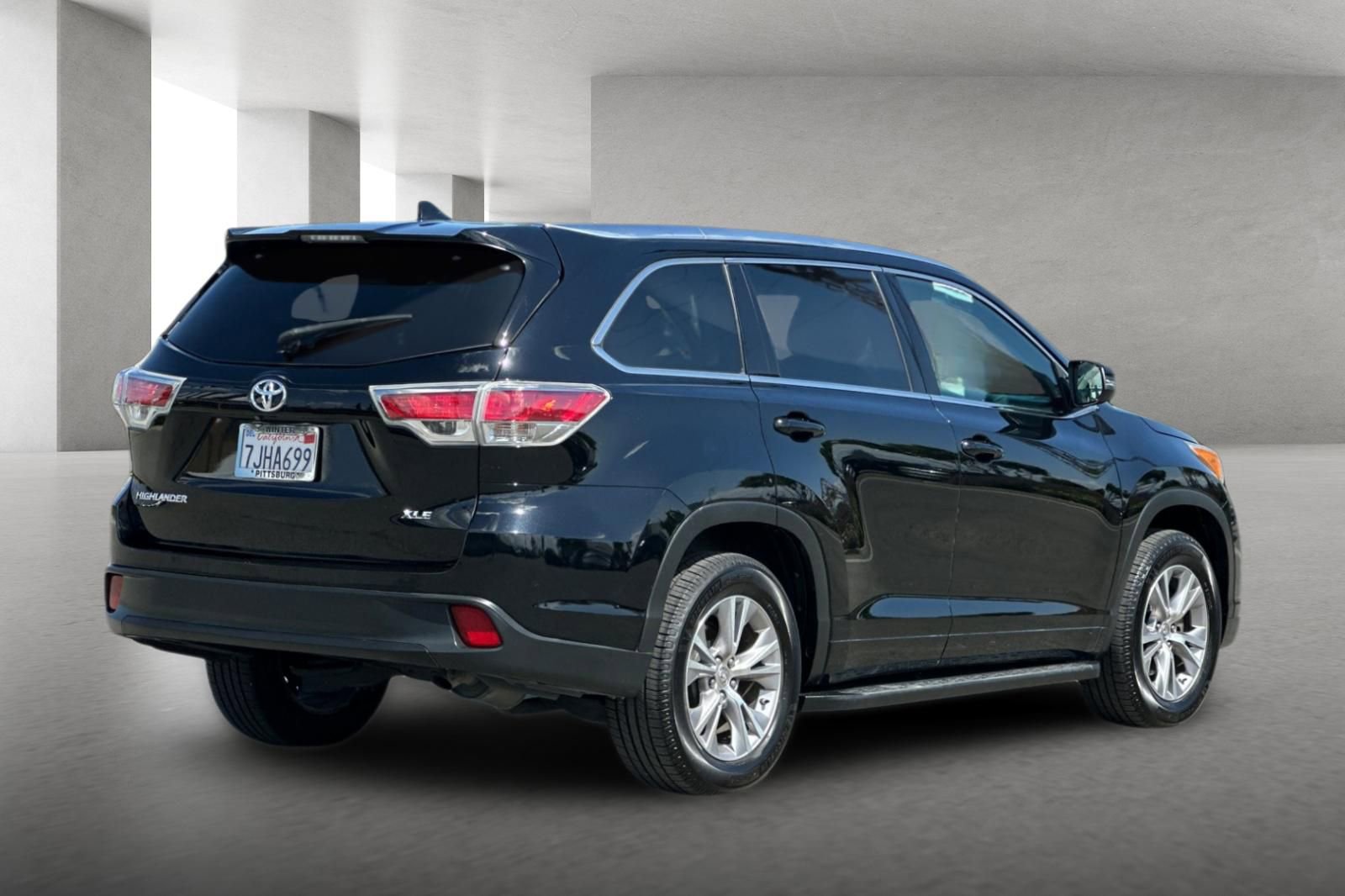 Used 2015 Toyota Highlander XLE FWD image 4