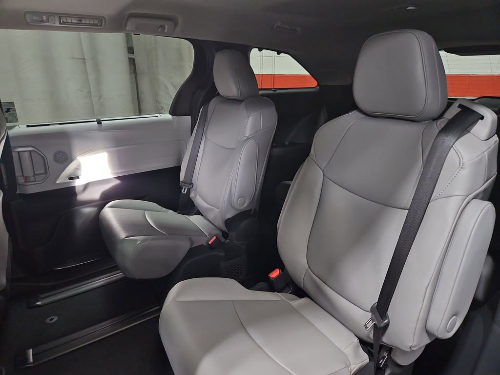 New 2026 Toyota Sienna XLE image 23