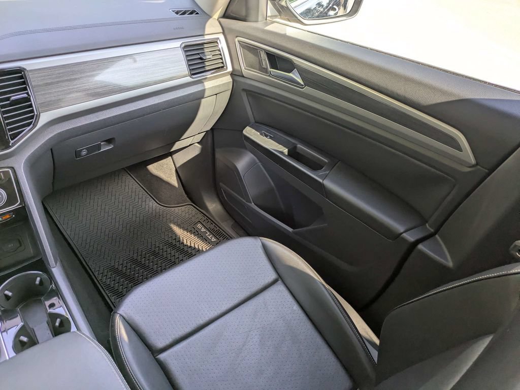 Used 2021 Volkswagen Atlas SEL AWD/4WD image 18