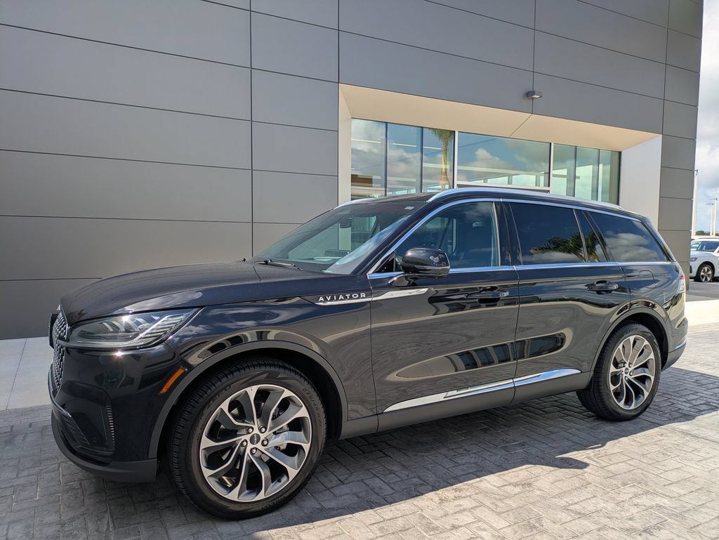 Certified 2025 Lincoln Aviator Reserve RWD image 2