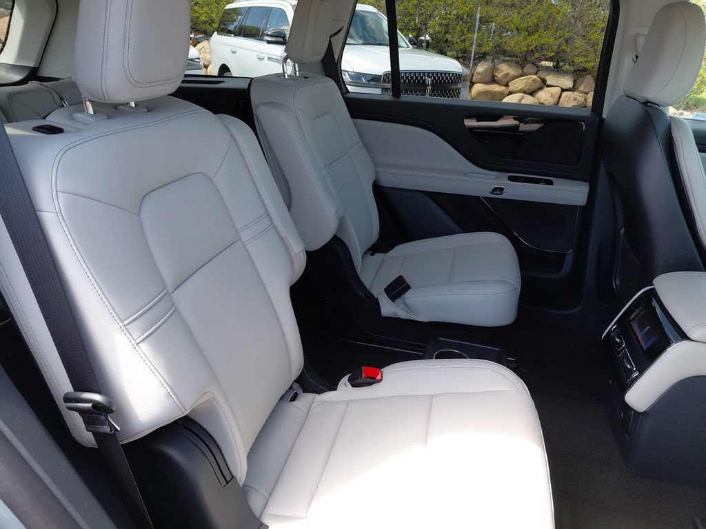 New 2026 Lincoln Aviator AWD w/ Jet Appearance Package image 35