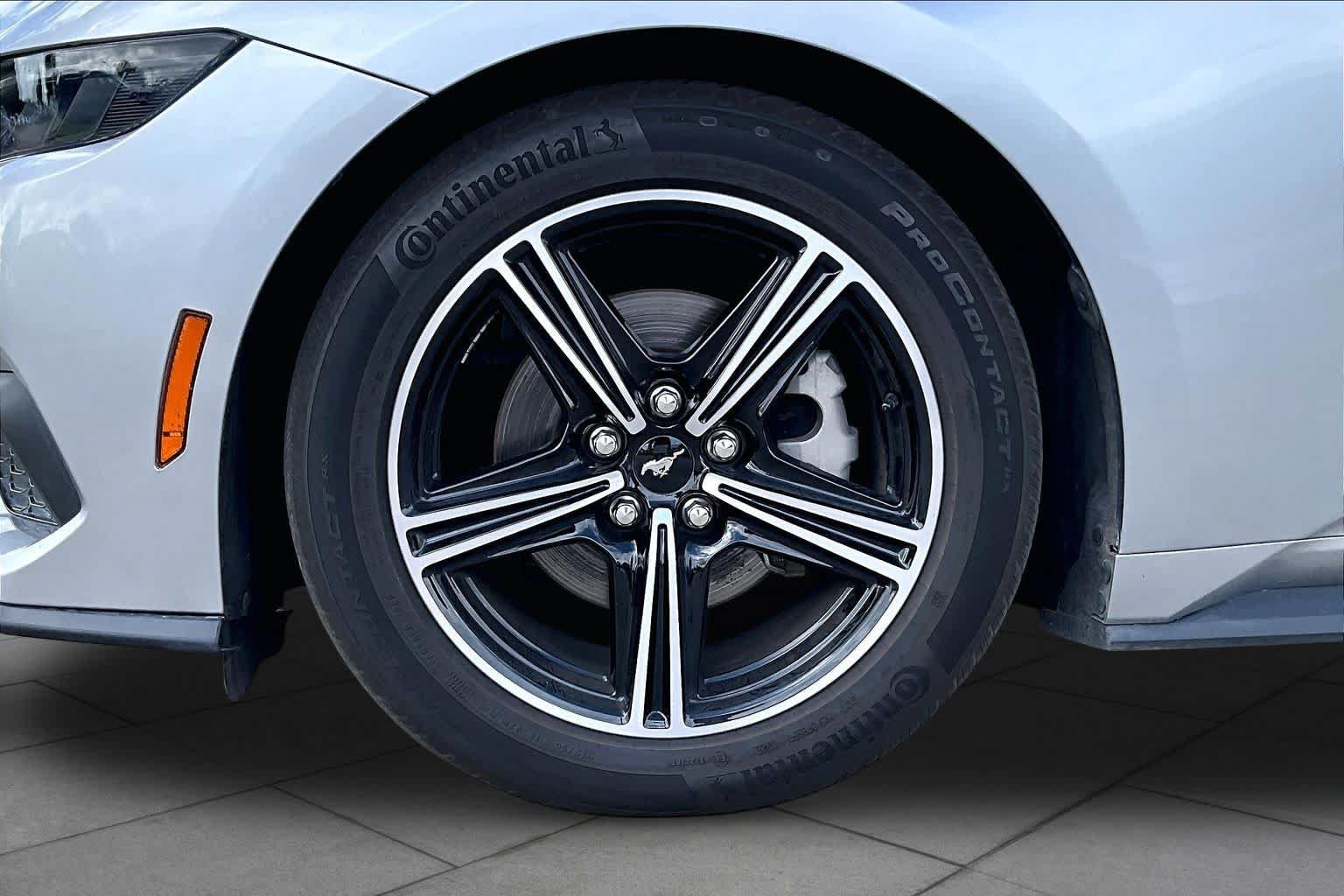 Used 2025 Ford Mustang Premium RWD image 9