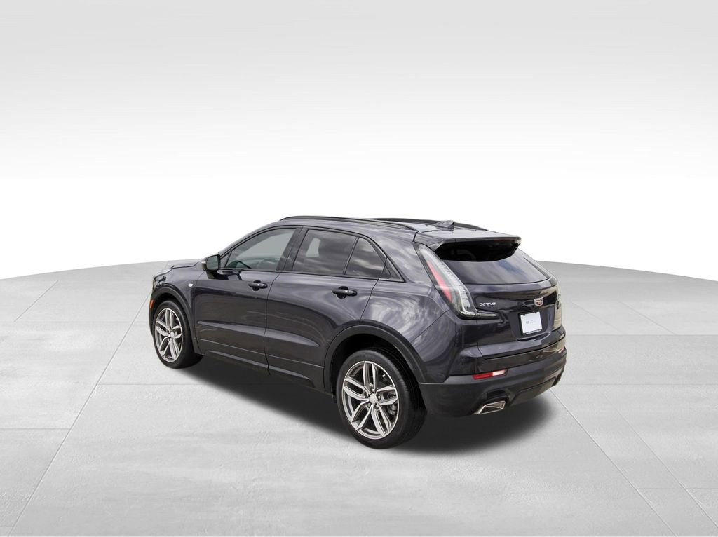Used 2022 Cadillac XT4 Sport w/ Comfort Package FWD image 3