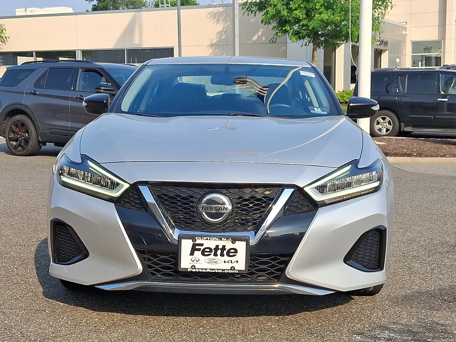 Used 2019 Nissan Maxima 3.5 SV w/ Floor Mat Group FWD image 2