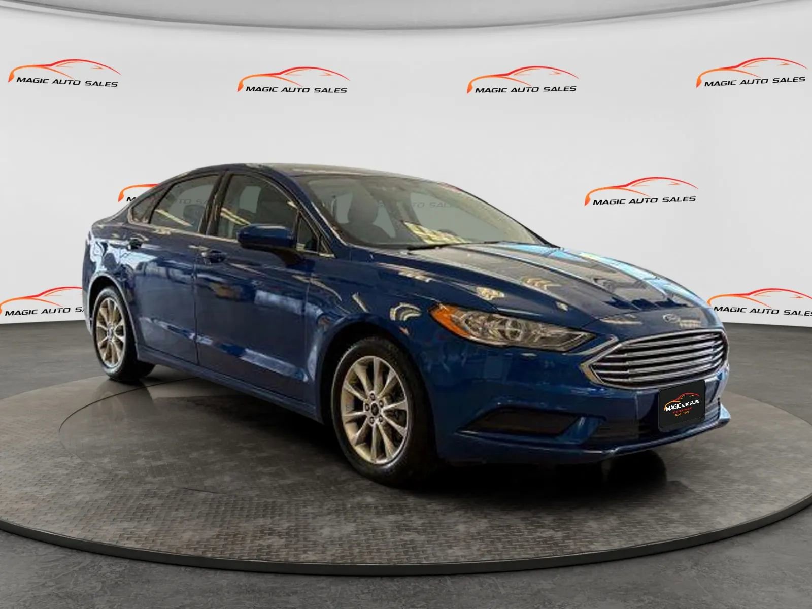 Used 2017 Ford Fusion SE w/ Fusion SE Technology Package image 3