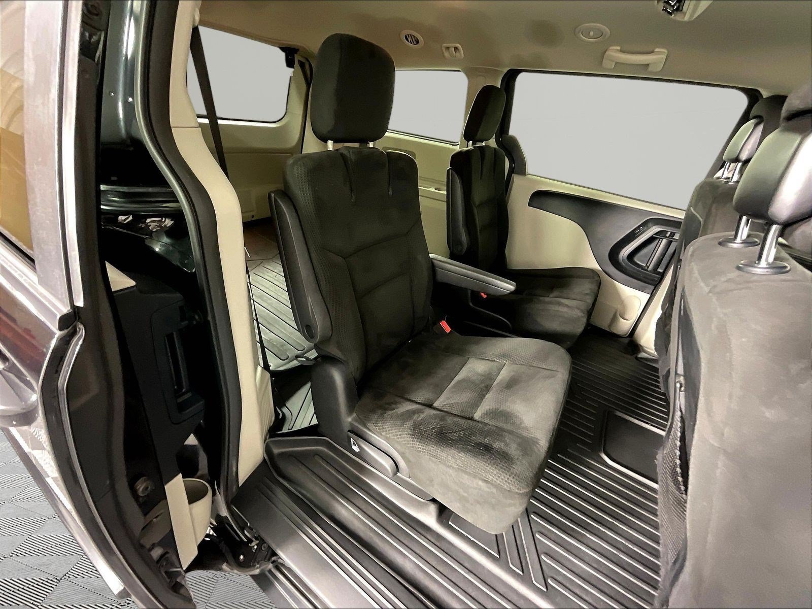 Used 2015 Dodge Grand Caravan SXT FWD image 23