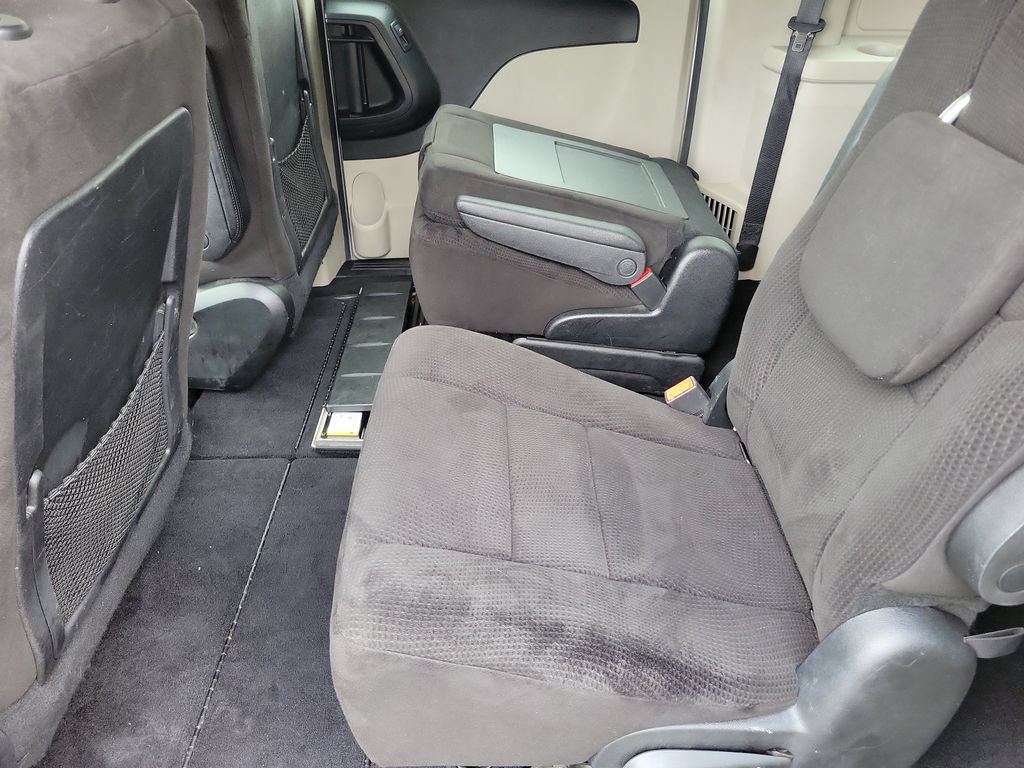 Used 2013 Dodge Grand Caravan SE FWD image 12