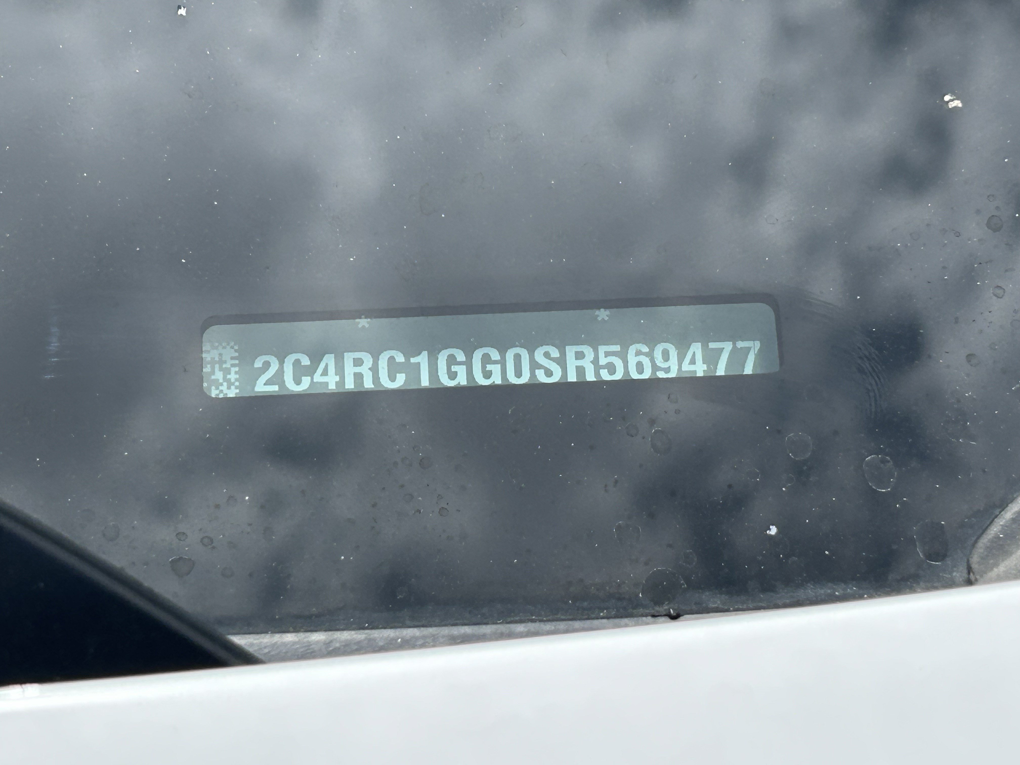 Used 2025 Chrysler Pacifica Limited FWD image 31