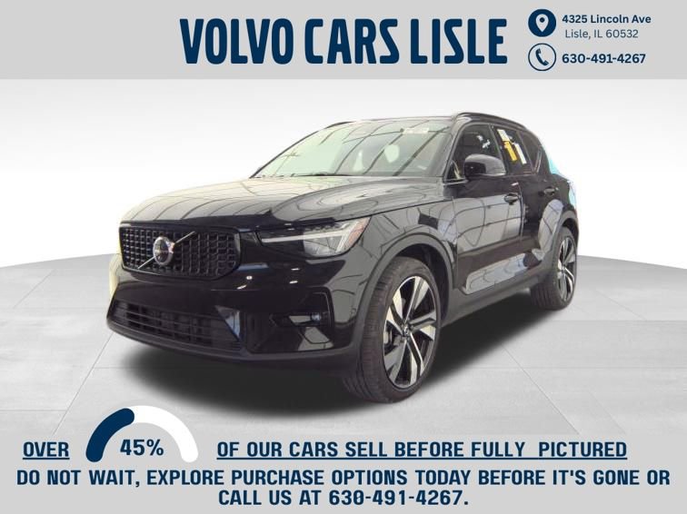 Certified 2025 Volvo XC40 B5 Plus image 1