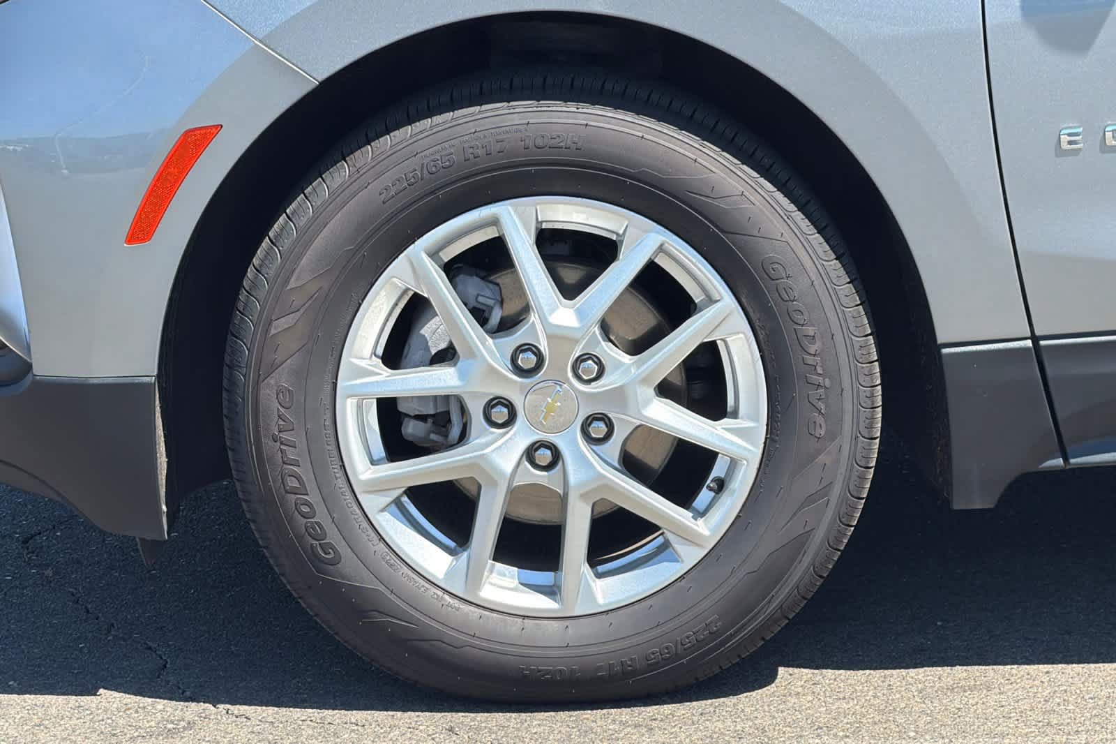 Used 2024 Chevrolet Equinox LT FWD image 31