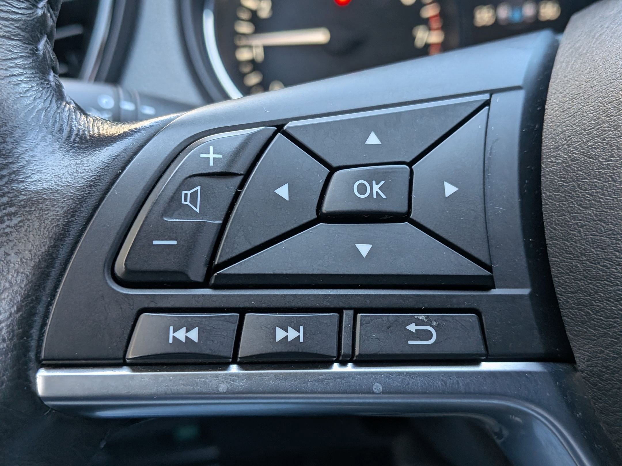 Used 2018 Nissan Rogue Sport SL image 14