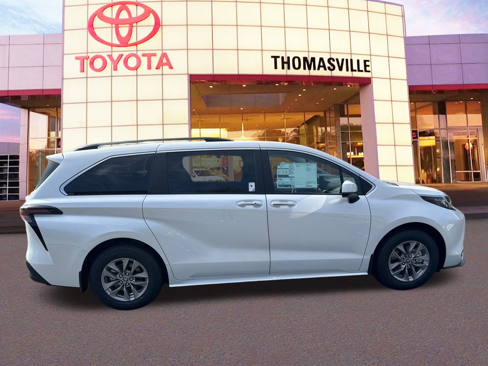 New 2025 Toyota Sienna XLE w/ XLE Plus Package FWD image 4