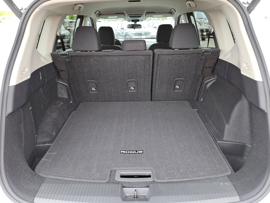 Certified 2026 Nissan Rogue SV image 31