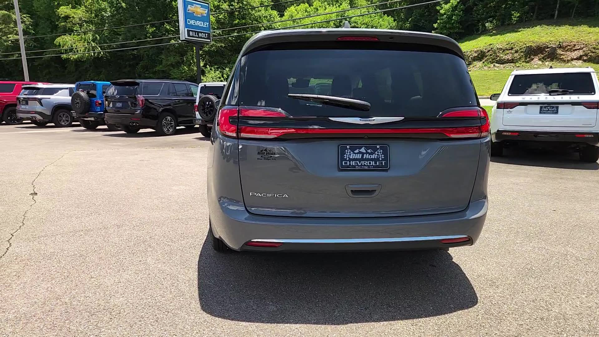 Used 2022 Chrysler Pacifica Touring-L FWD image 9