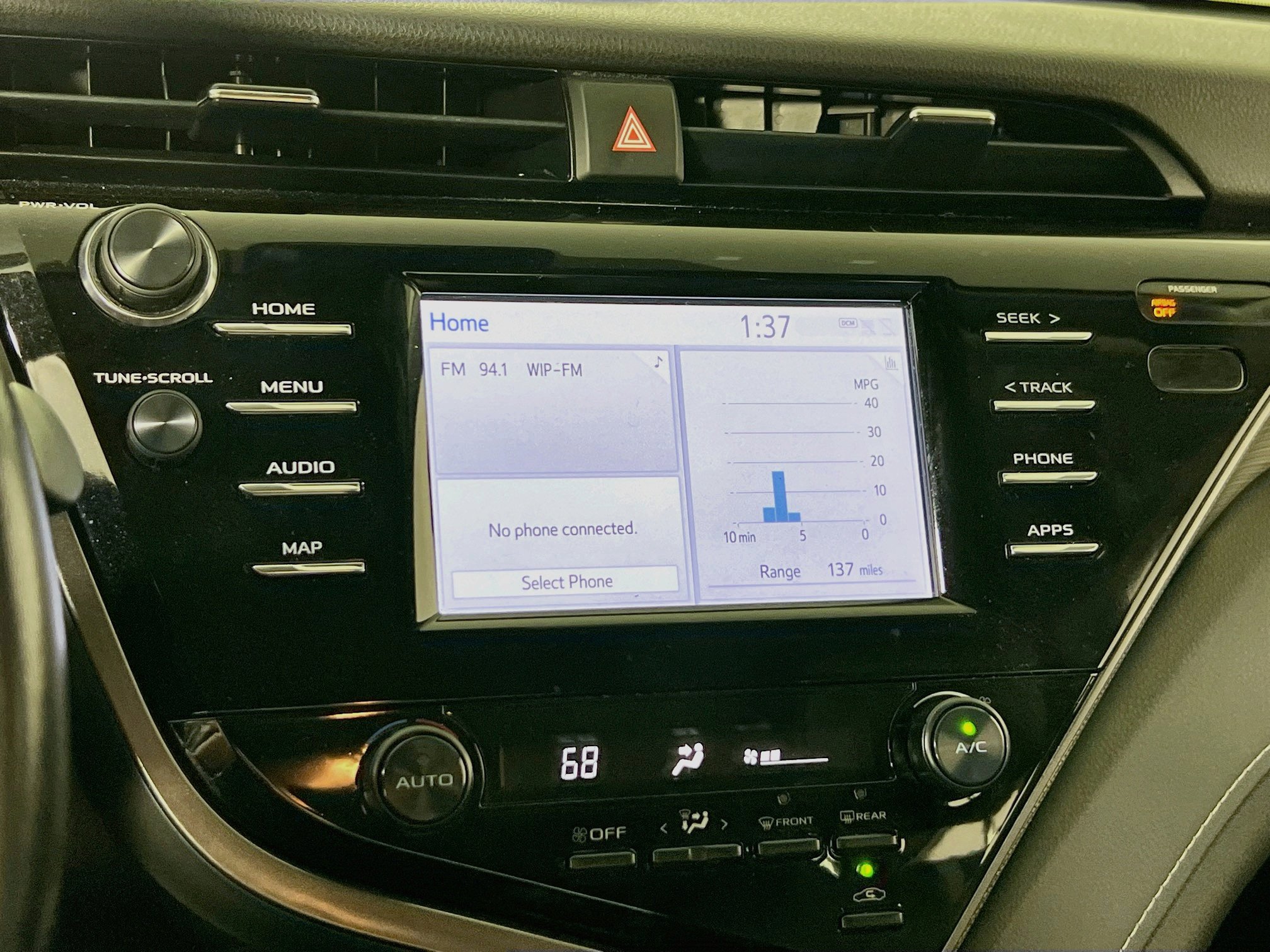 Used 2019 Toyota Camry SE FWD image 14