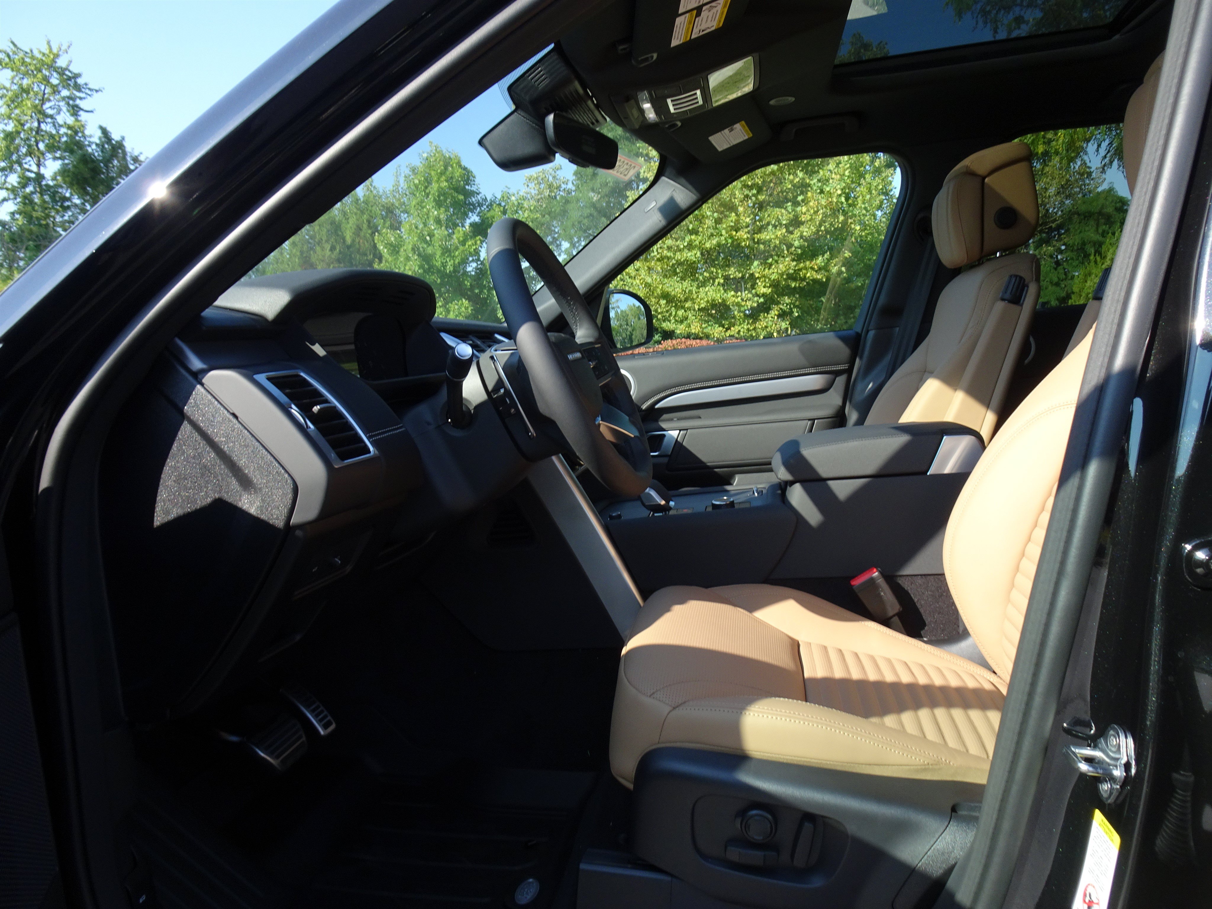 New 2026 Land Rover Discovery Dynamic SE AWD/4WD image 2