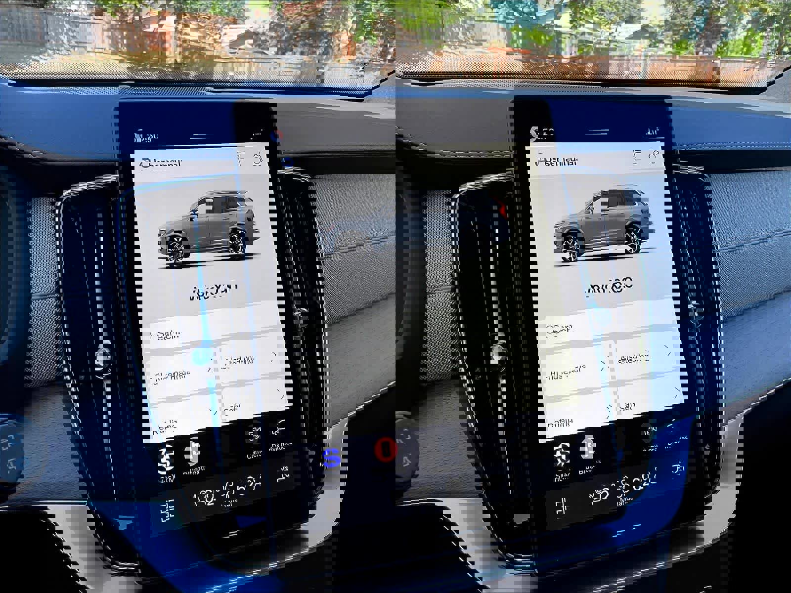 New 2026 Volvo XC90 B5 Plus w/ Protection Package Premier image 22