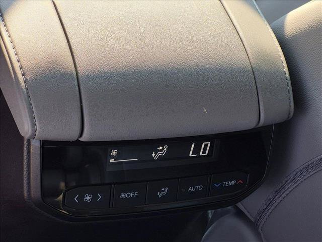 Used 2022 Toyota Highlander XLE FWD image 16