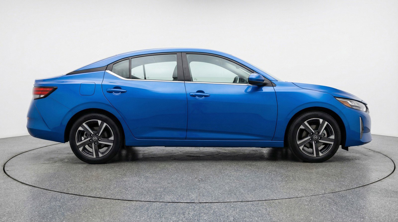 Used 2025 Nissan Sentra SV FWD image 11