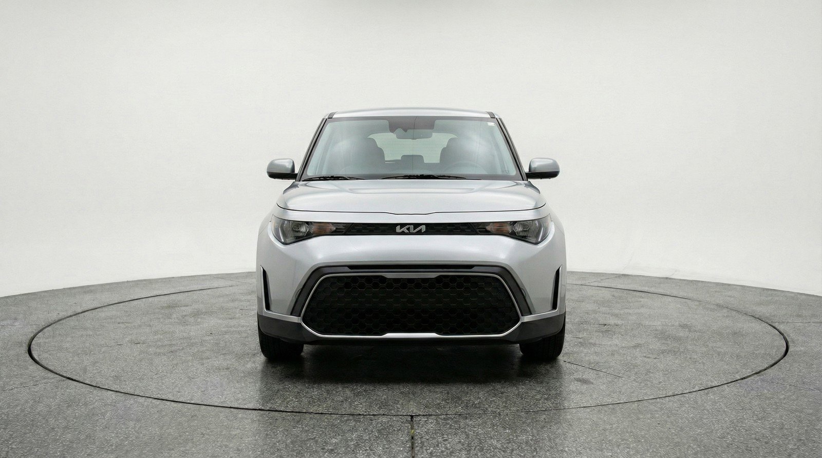 Used 2025 Kia Soul LX w/ LX Technology Package image 2