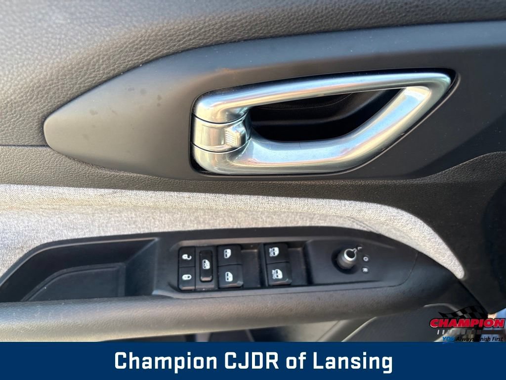 Used 2024 Jeep Compass Latitude AWD/4WD image 15