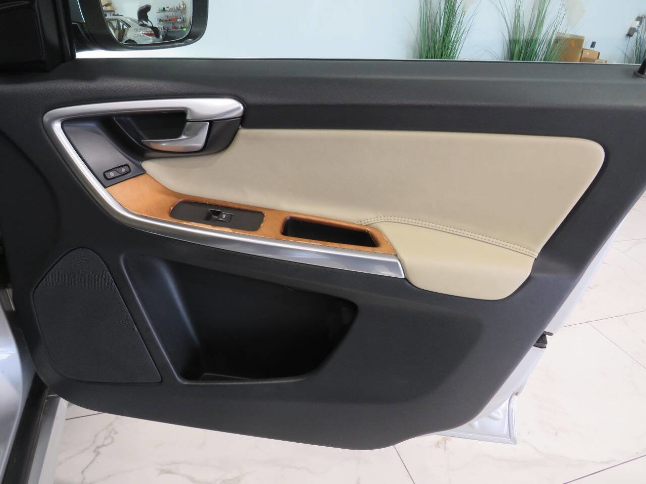 Used 2017 Volvo XC60 T5 Inscription w/ Advanced Package FWD image 25