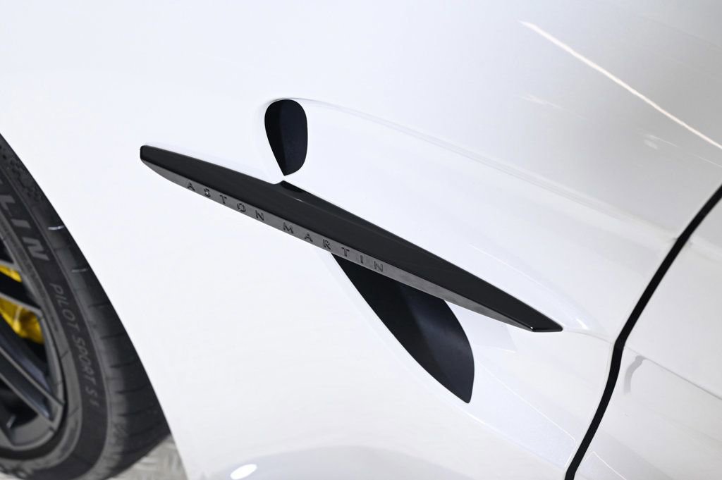 Used 2025 Aston Martin V8 Vantage Coupe image 10