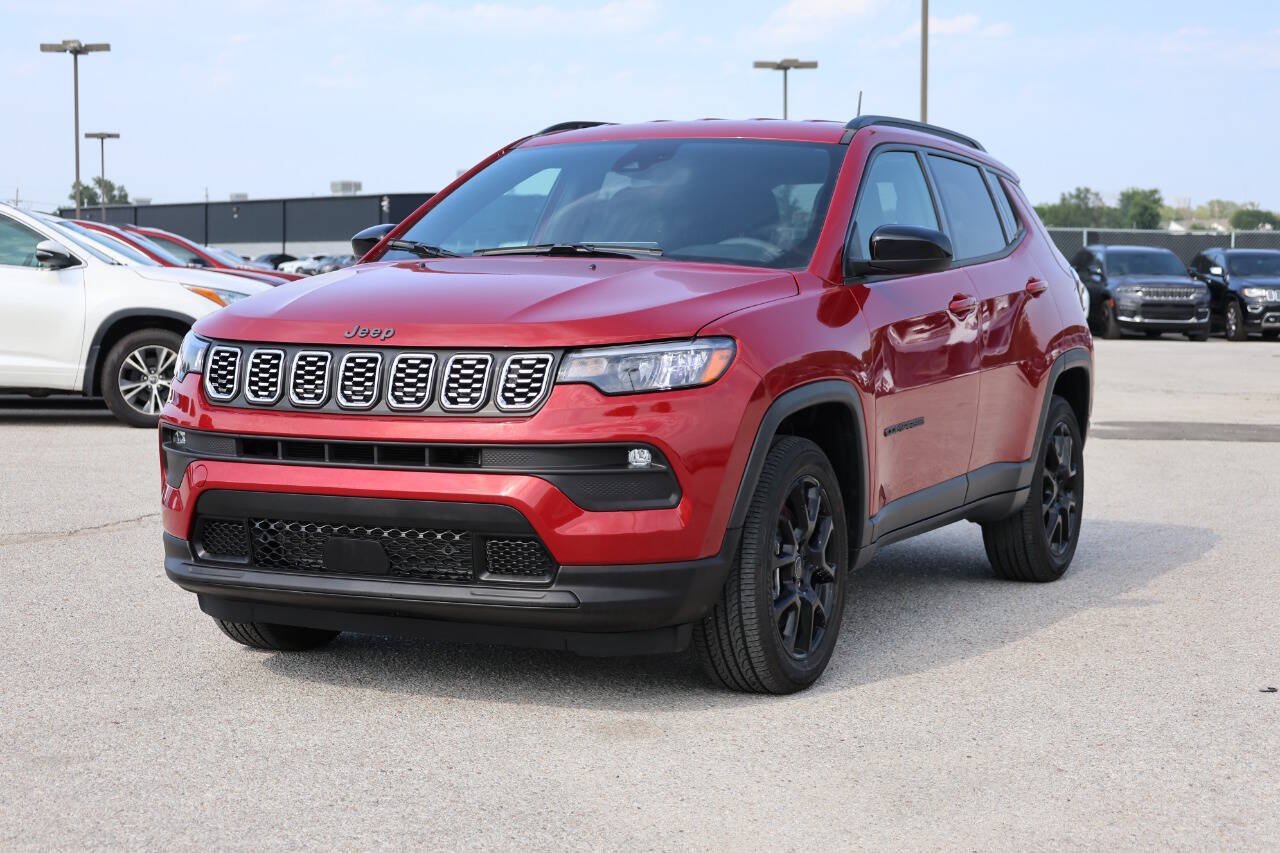 Used 2026 Jeep Compass Latitude AWD/4WD image 6