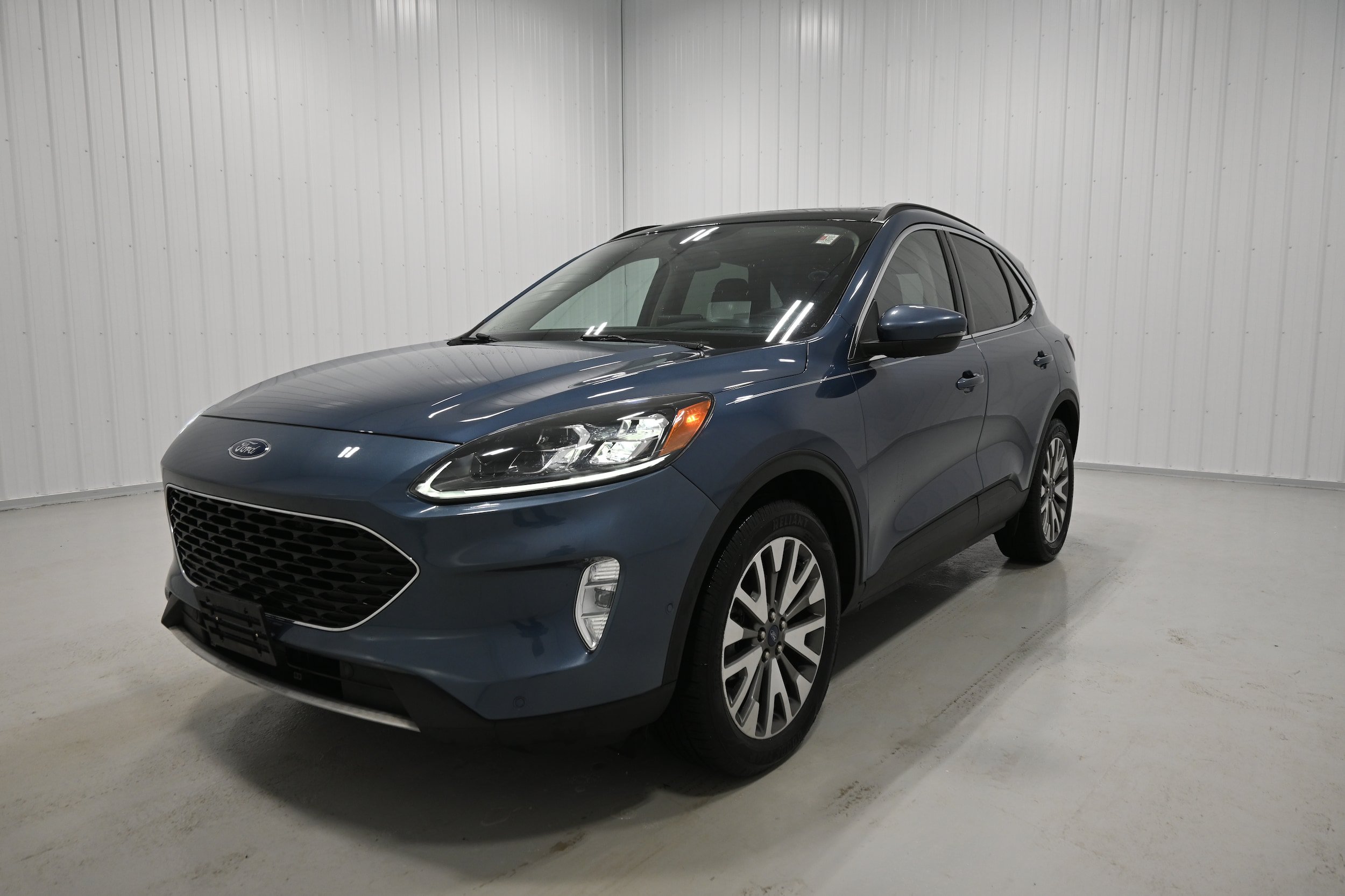 Used 2020 Ford Escape Titanium w/ Titanium Premium Package 2.0 AWD/4WD image 28
