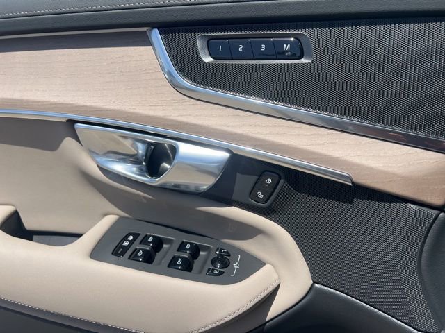 New 2026 Volvo XC90 B6 Plus w/ Protection Package image 22