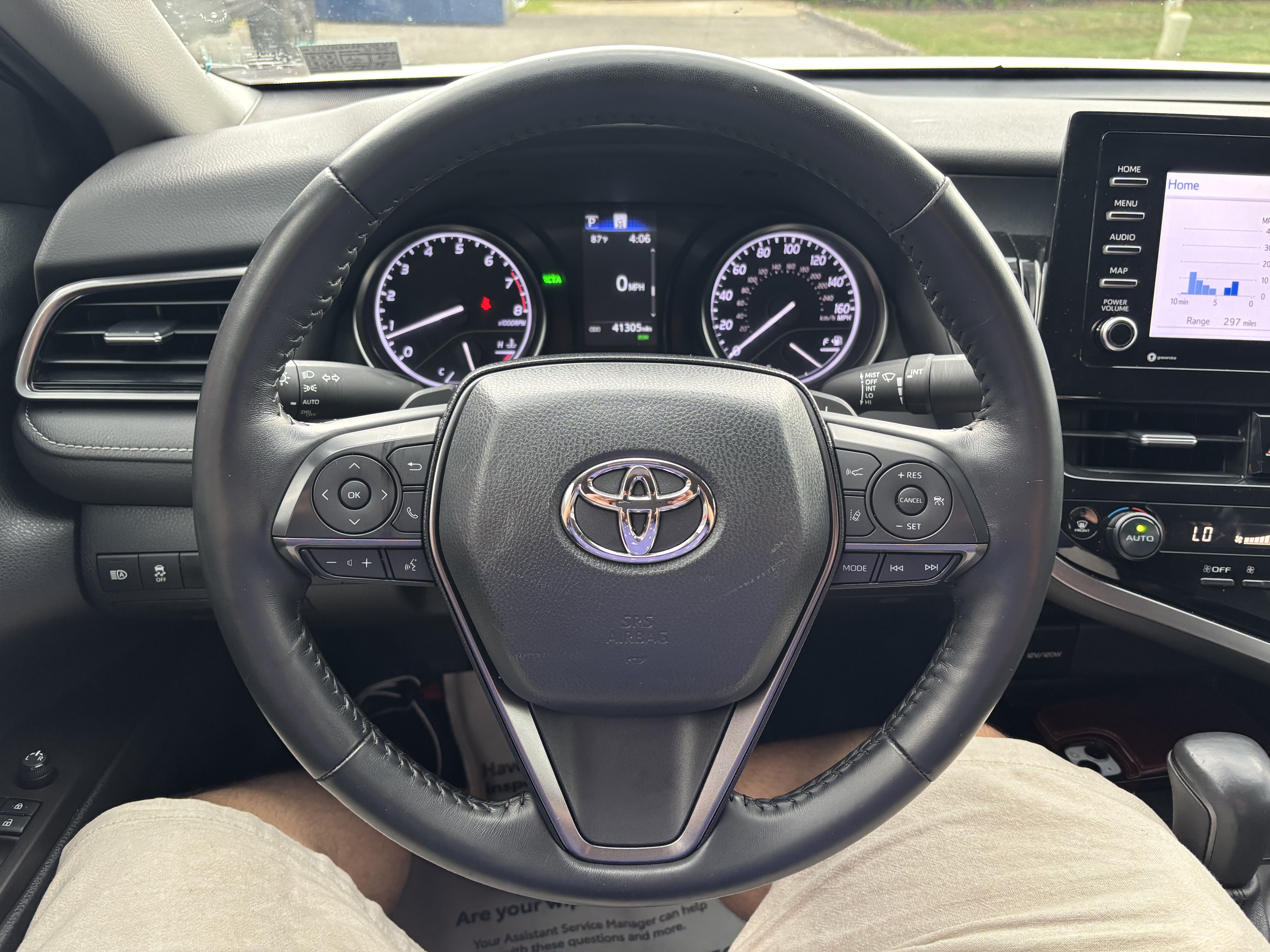 Used 2023 Toyota Camry SE w/ Cold Weather Package FWD image 18