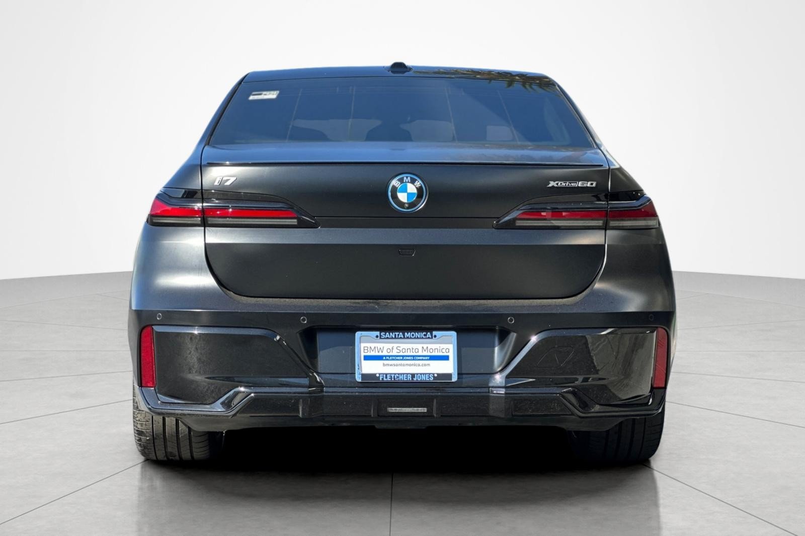 Used 2023 BMW i7 xDrive60 w/ Executive Package 2 AWD/4WD image 4