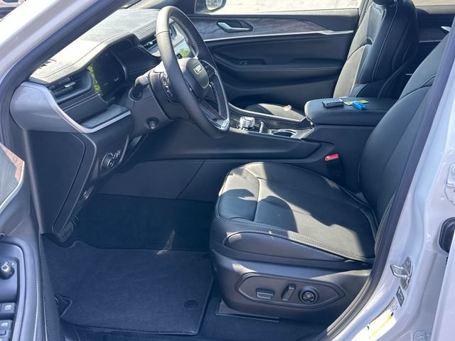 New 2026 Jeep Grand Cherokee L Limited AWD/4WD image 9