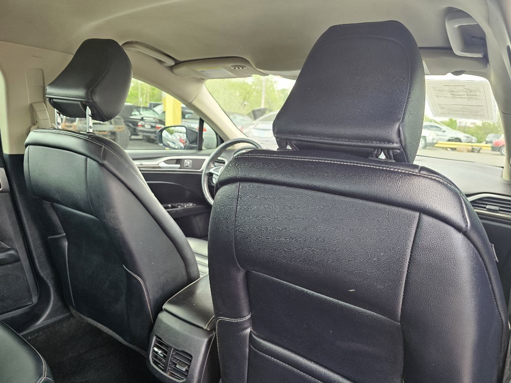 Used 2020 Ford Fusion SEL FWD image 34