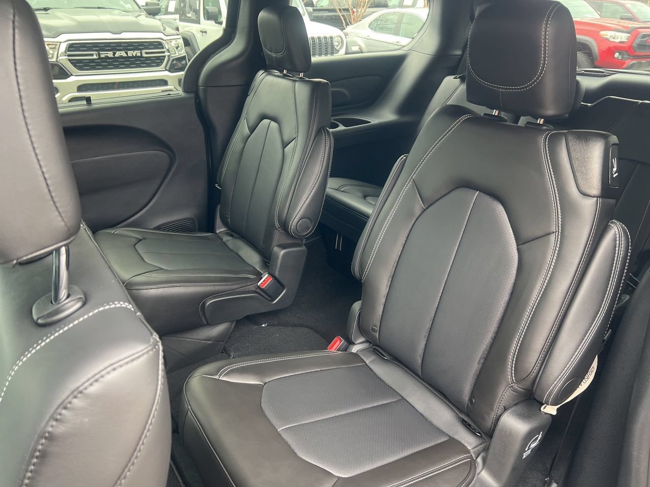 New 2026 Chrysler Pacifica Select w/ S Appearance Package FWD image 17