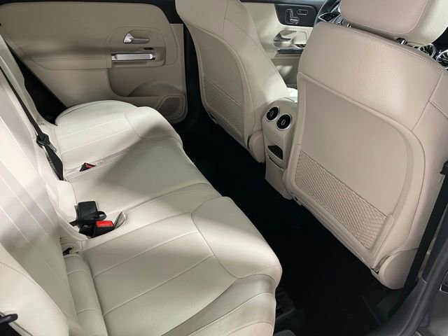 Used 2025 Mercedes-Benz GLB 250 4MATIC image 14