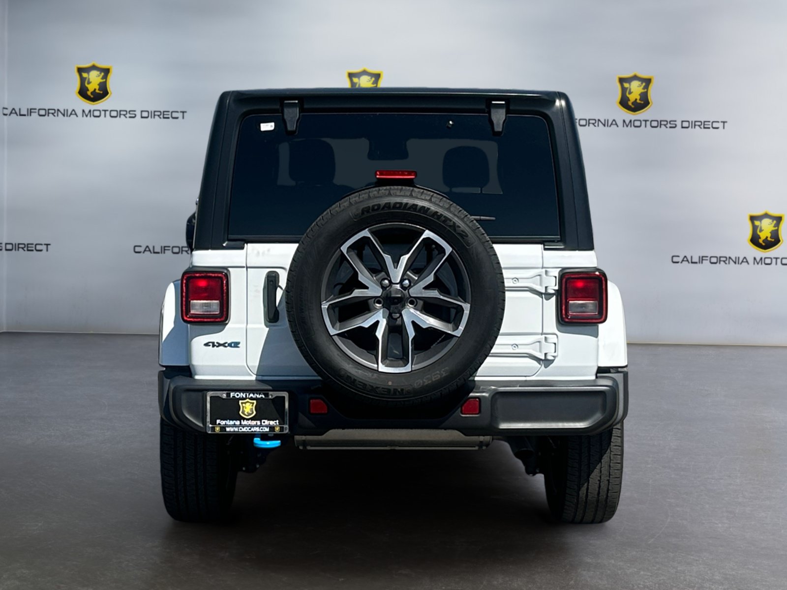 Used 2024 Jeep Wrangler Unlimited w/ Convenience Group AWD/4WD image 4