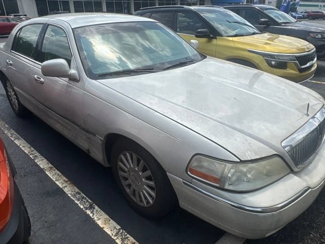Used 2004 Lincoln Town Car Signature