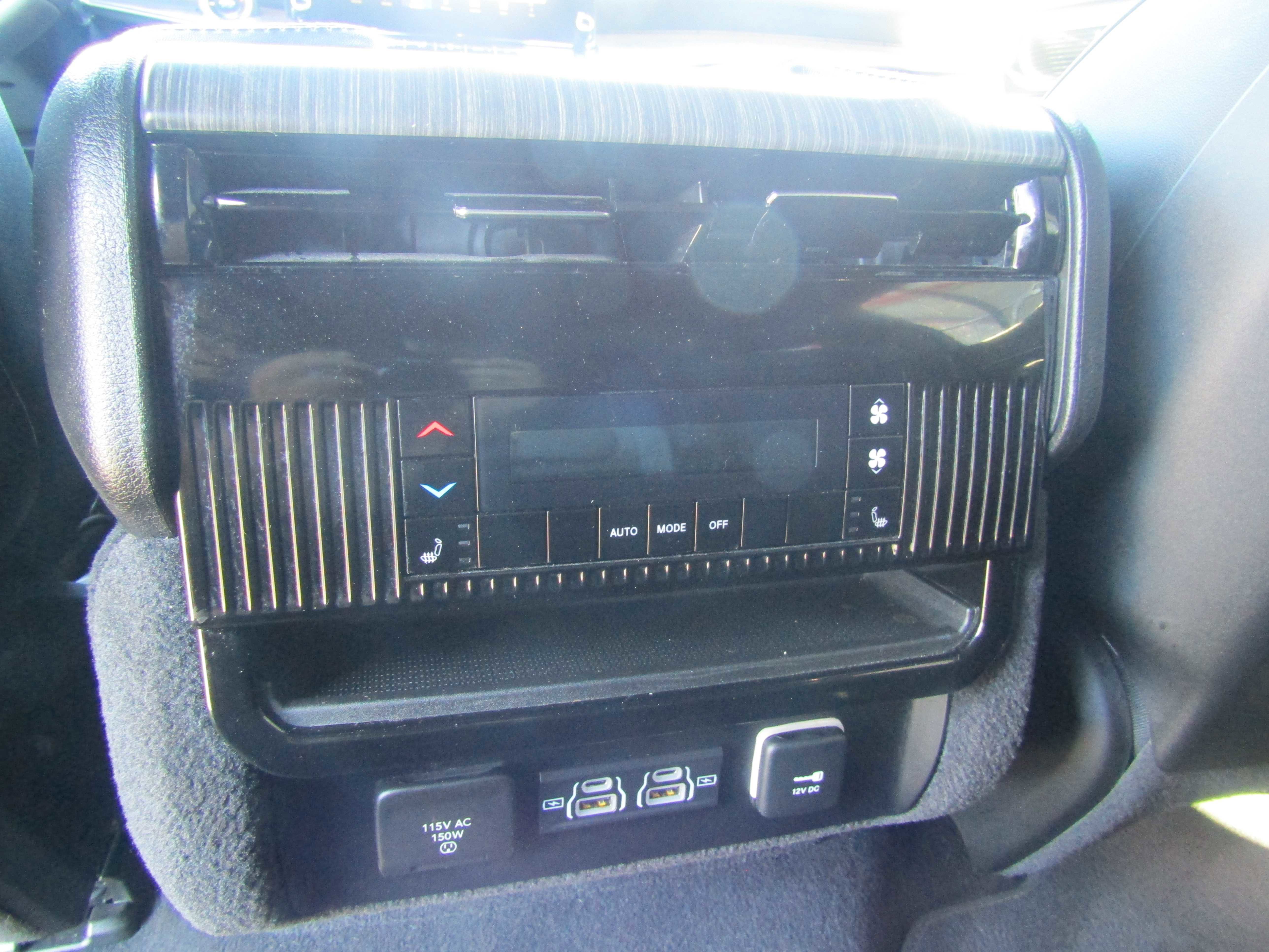 Used 2024 Jeep Wagoneer L Series II w/ Flexible Seating Group image 10