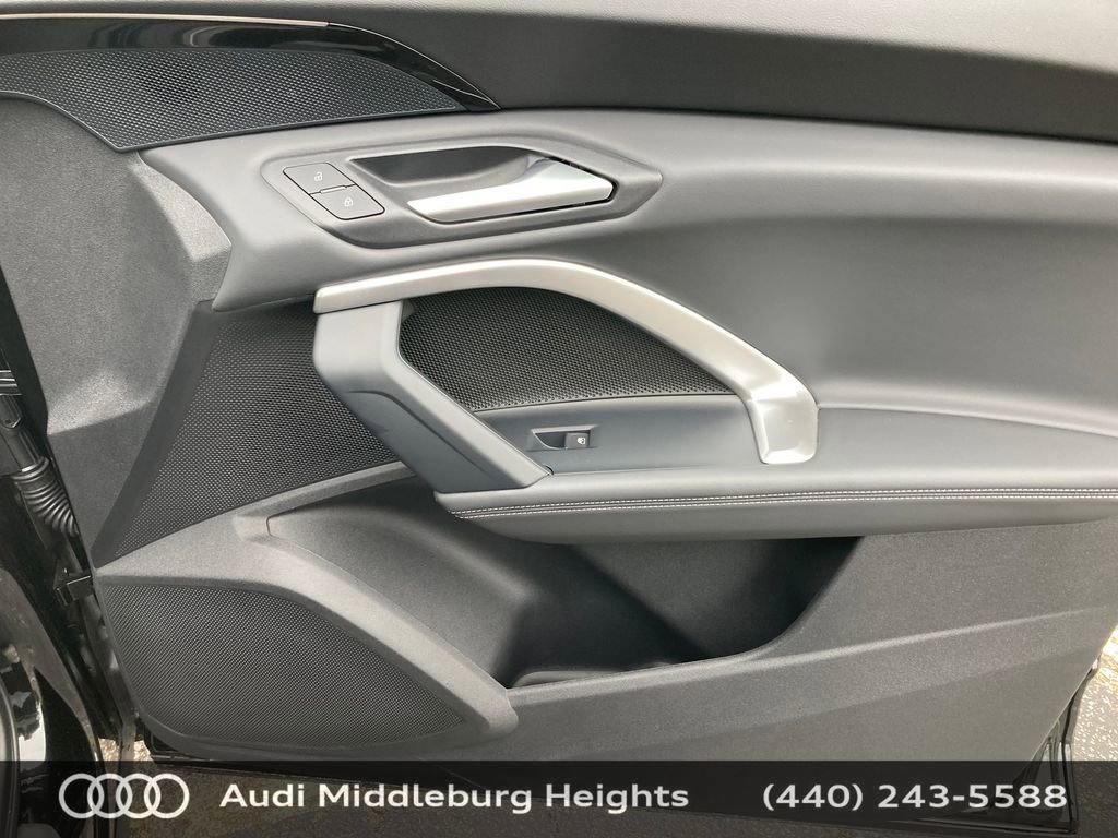 Used 2025 Audi Q5 Premium w/ Convenience Package image 20