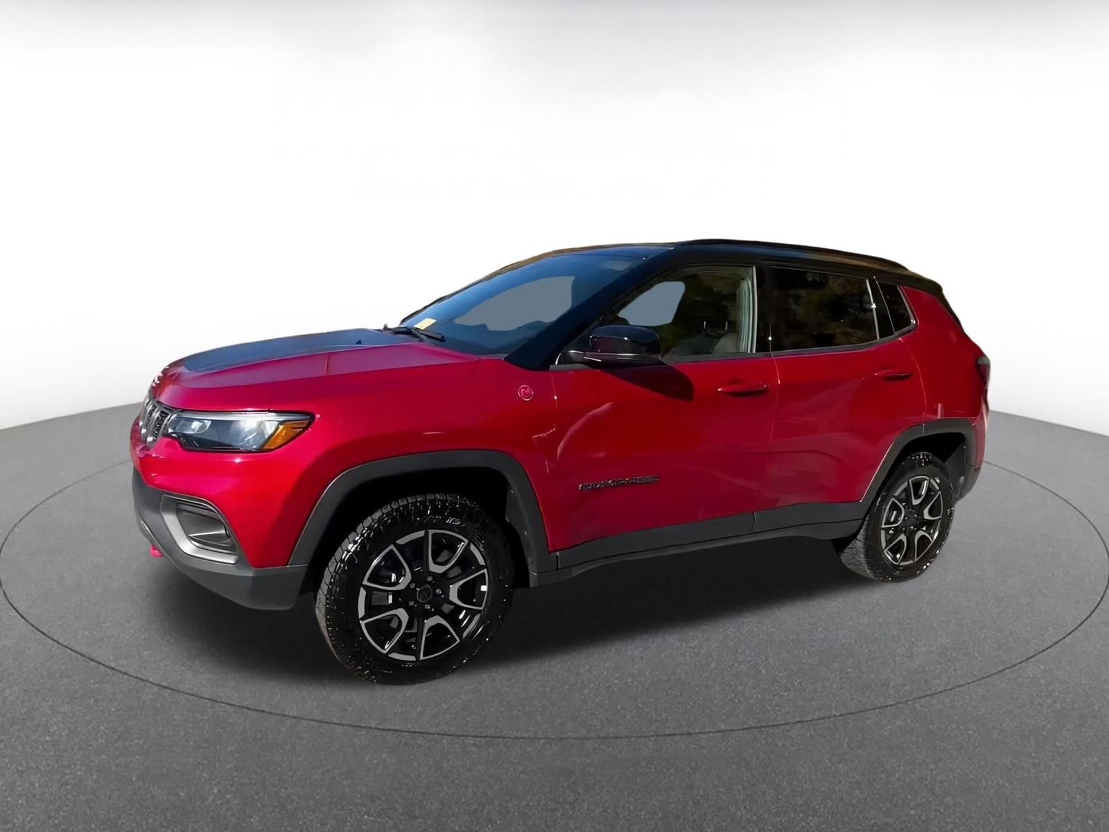 Used 2025 Jeep Compass Trailhawk image 7